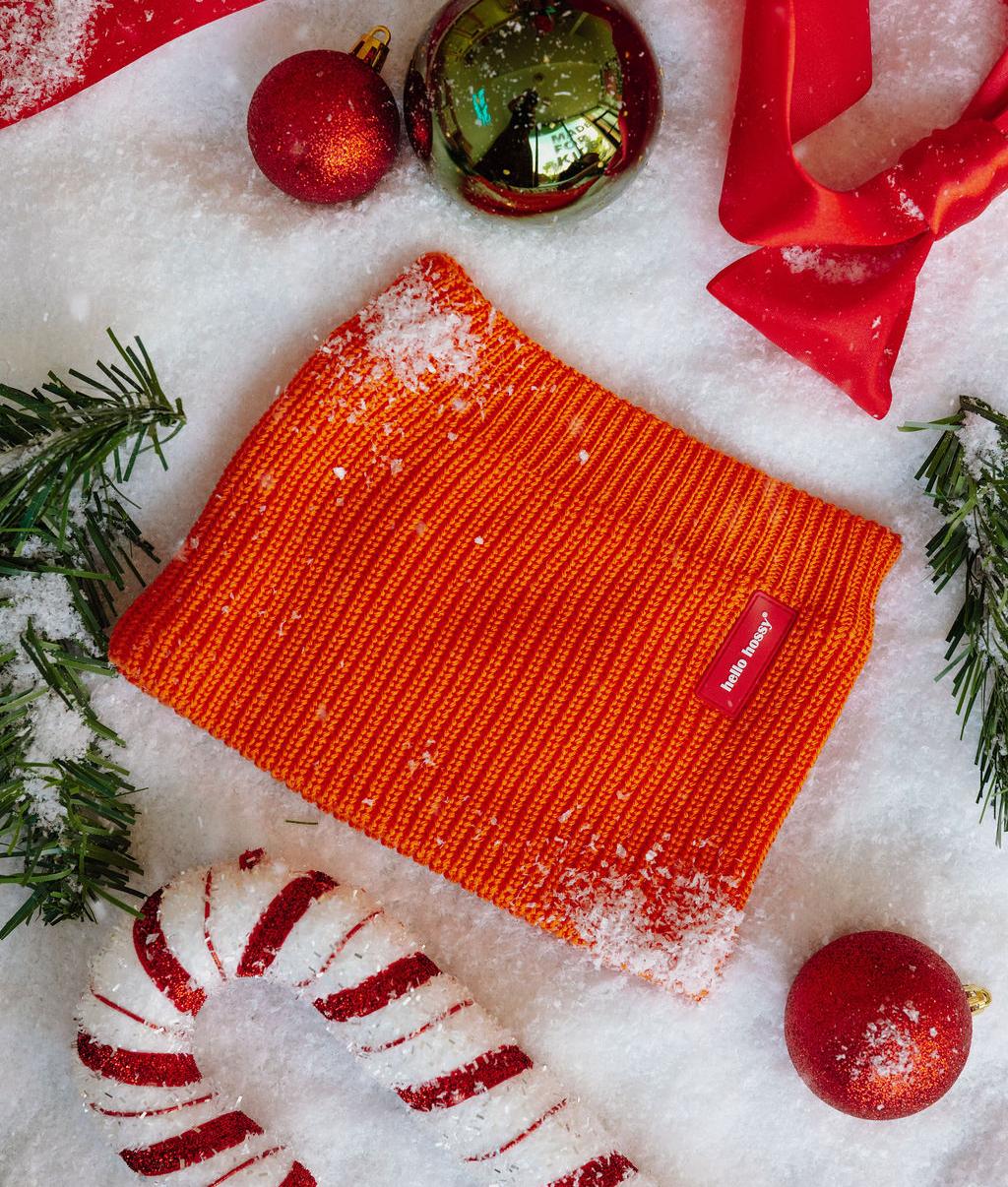 Snood infantil laranja em malha canelada com etiqueta cosida Hello Hossy