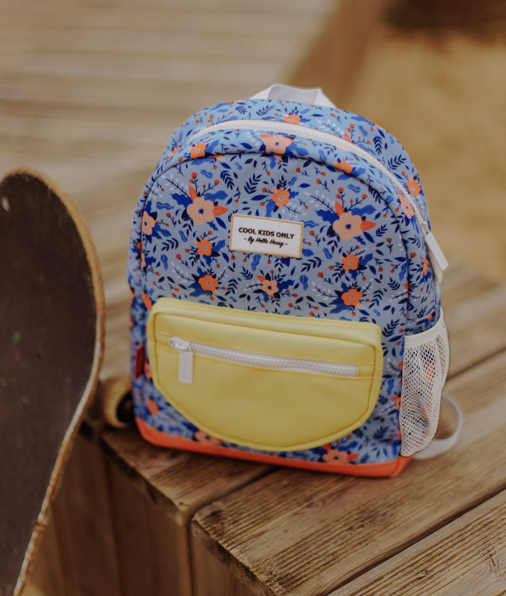 Mochila infantil azul com motivo de flores e bolso amarelo Hello Hossy