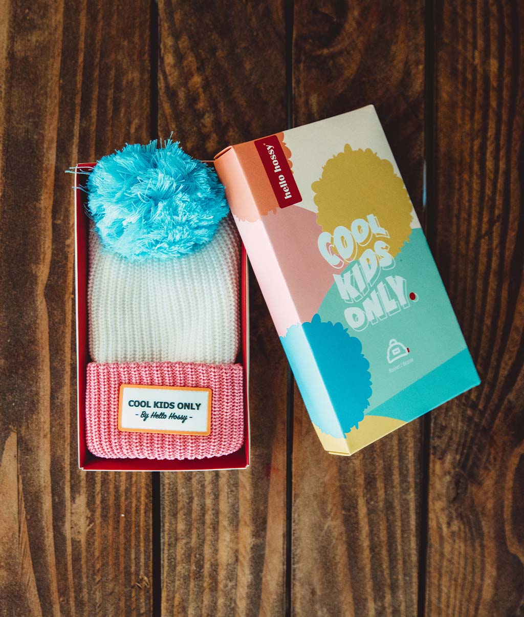 Gorro infantil Color Block Pink Ice, com pompom, forro polar, algodão orgânico, desde os 9 meses, Cool Kids Only!