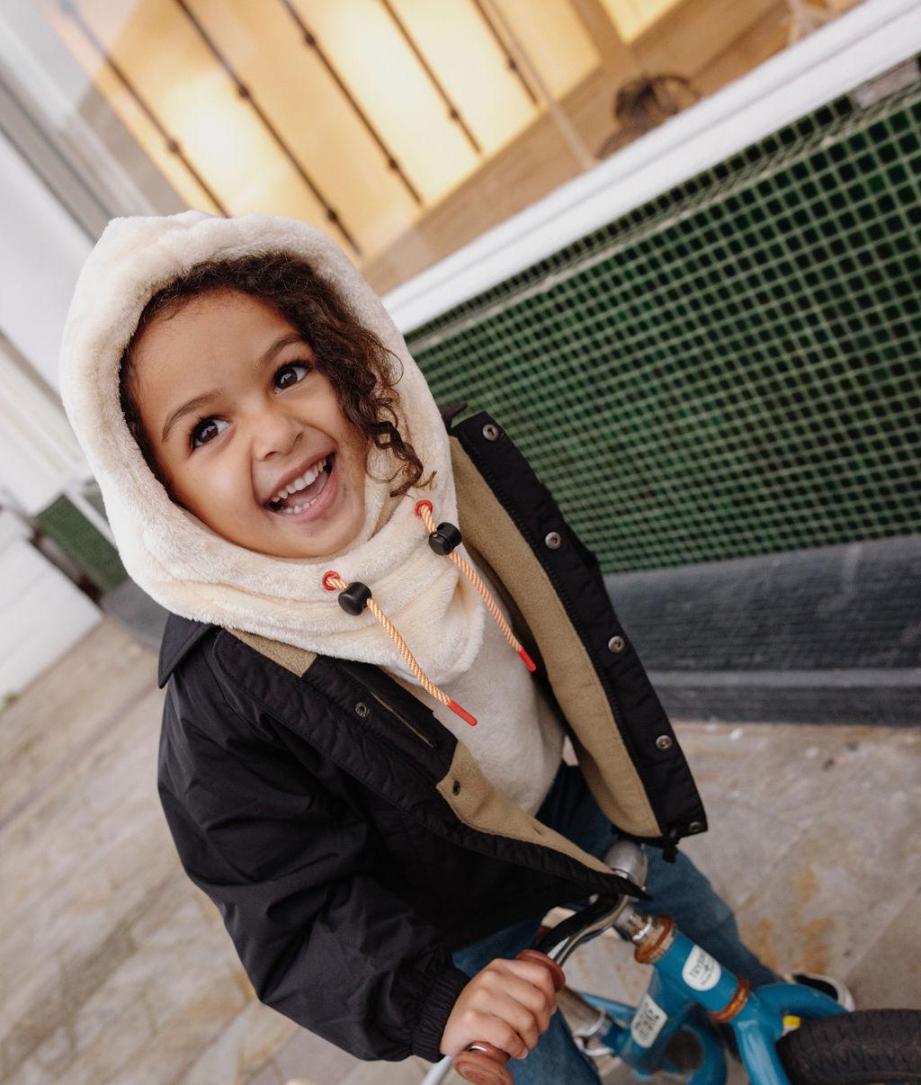 Balaclava em polar Warmy Cream usada por uma menina - foto lifestyle - Hello Hossy