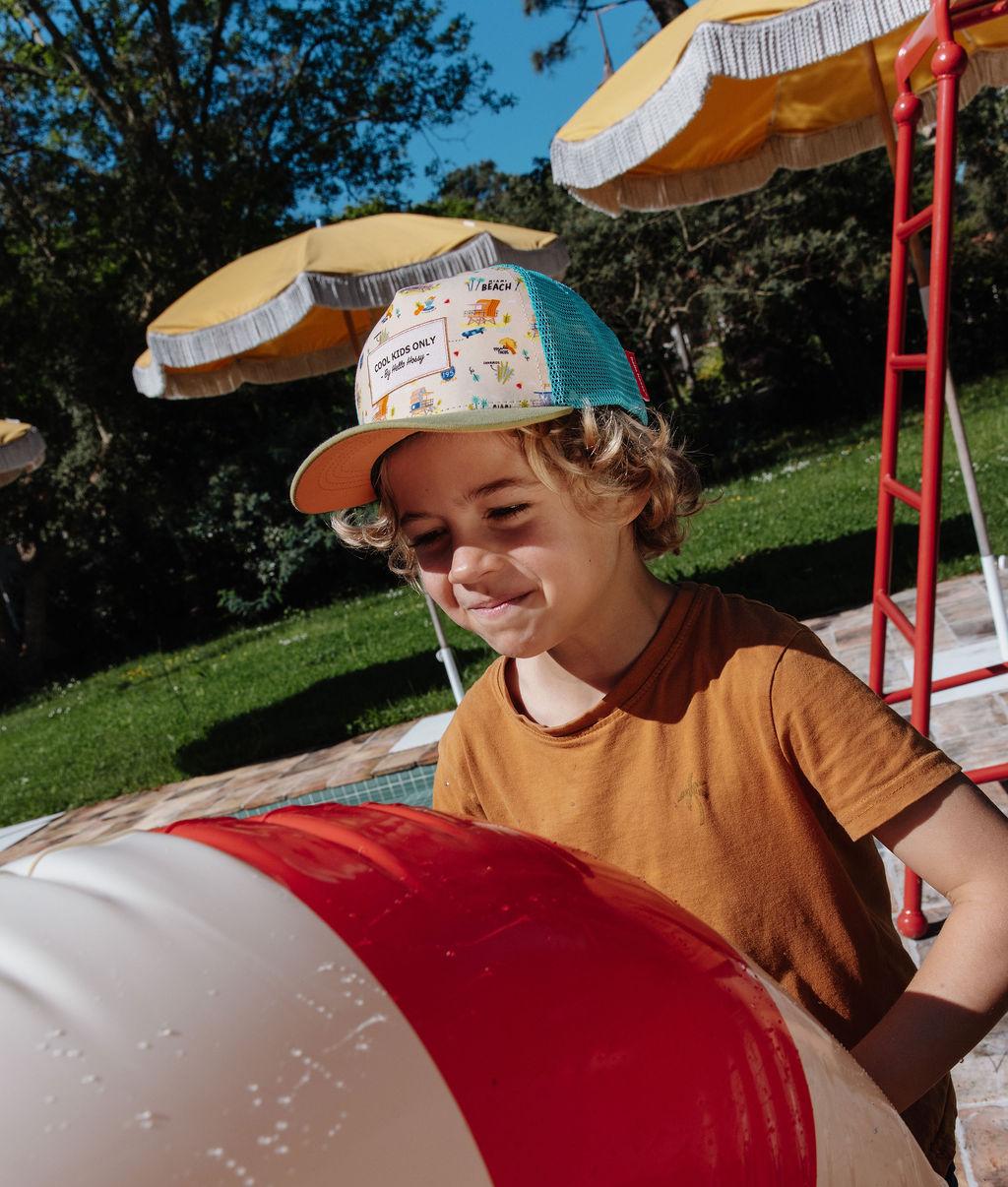 Boné infantil bege e azul com estampado USA e pala curva Hello Hossy