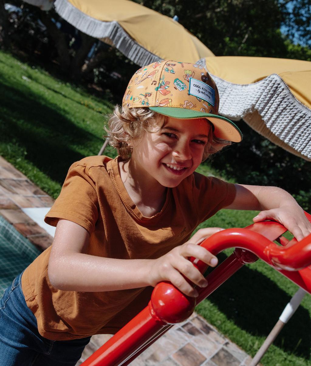 Boné infantil Camel com estampado de música e pala curva Hello Hossy