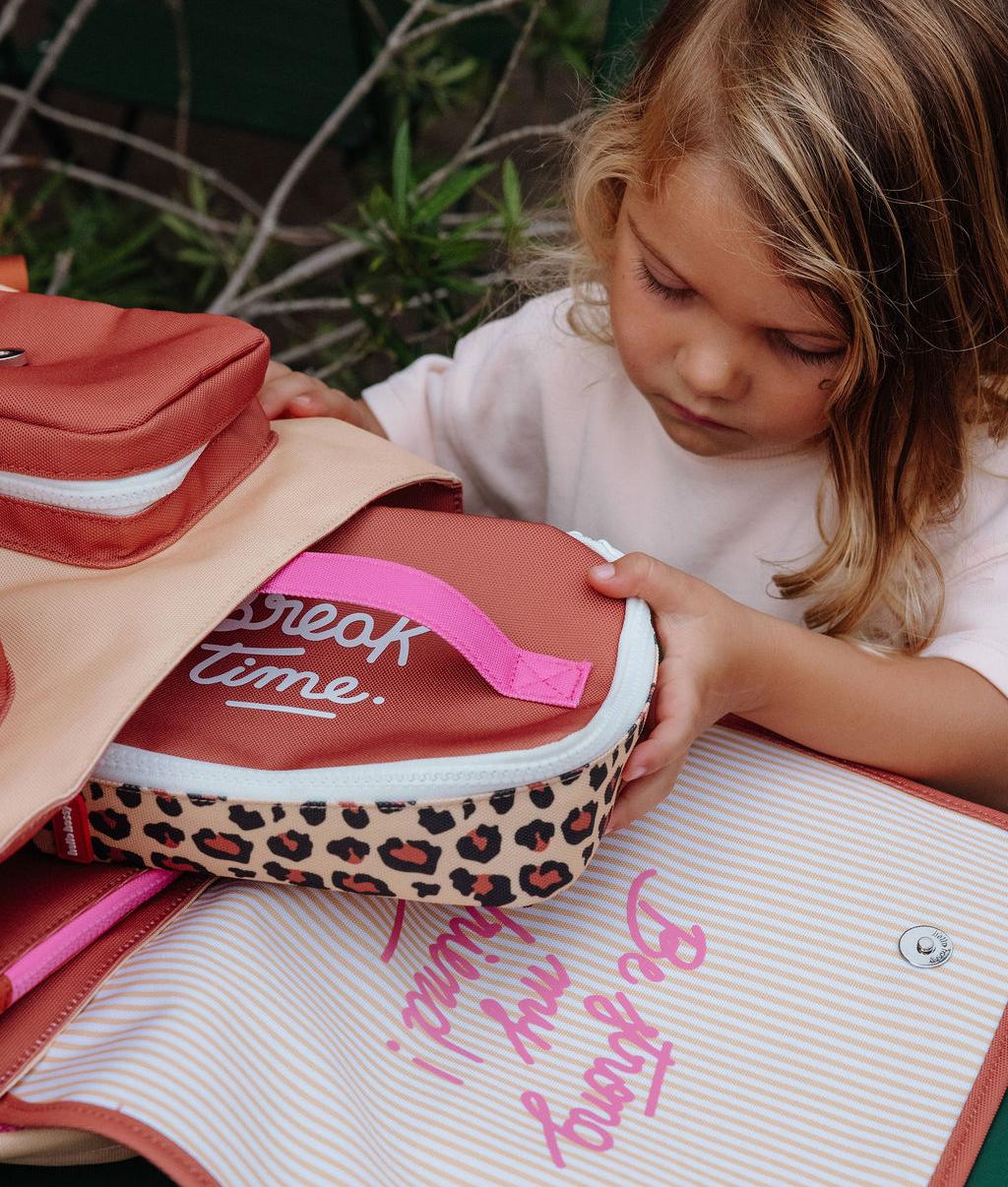 Saco de almoço infantil creme e castanho com padrão leopard, detalhes rosa Hello Hossy