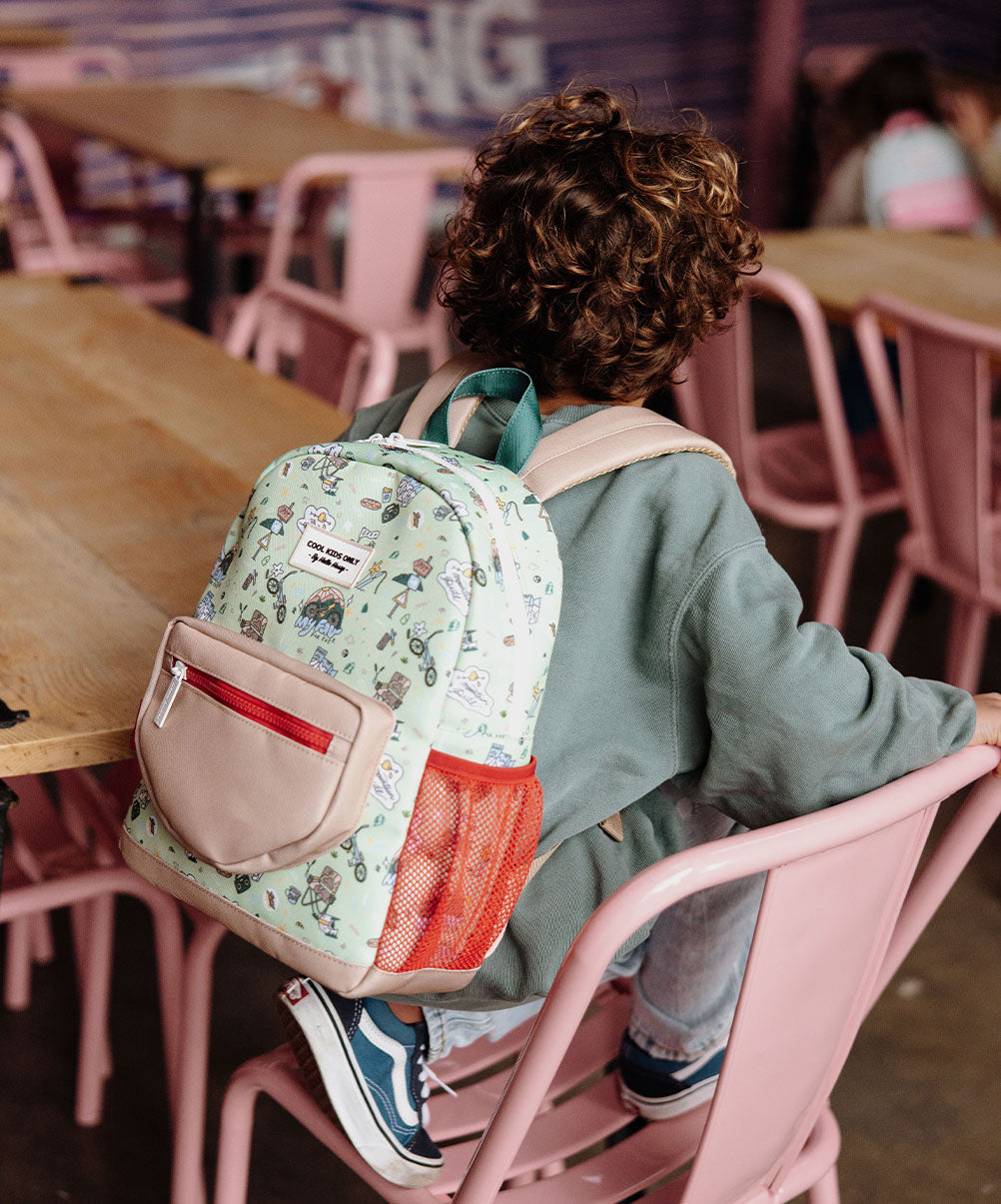 Mochila infantil verde com padrão de viagem e bicicleta, bolso em rede vermelho Hello Hossy