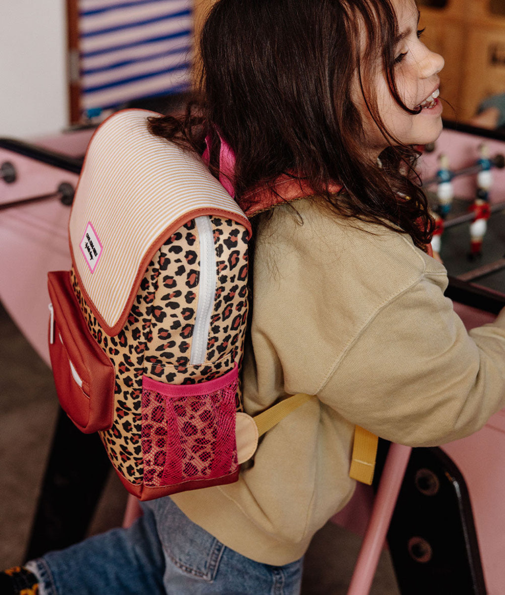 Mochila infantil bege com estampado leopard, bolsos rosa Hello Hossy