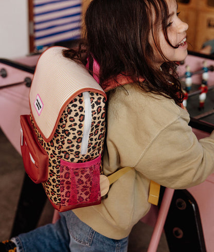 Mochila infantil bege com estampado leopard, bolsos rosa Hello Hossy
