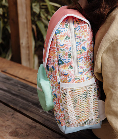 Mochila infantil branca e rosa com padrão de flores, bolso em rede Hello Hossy