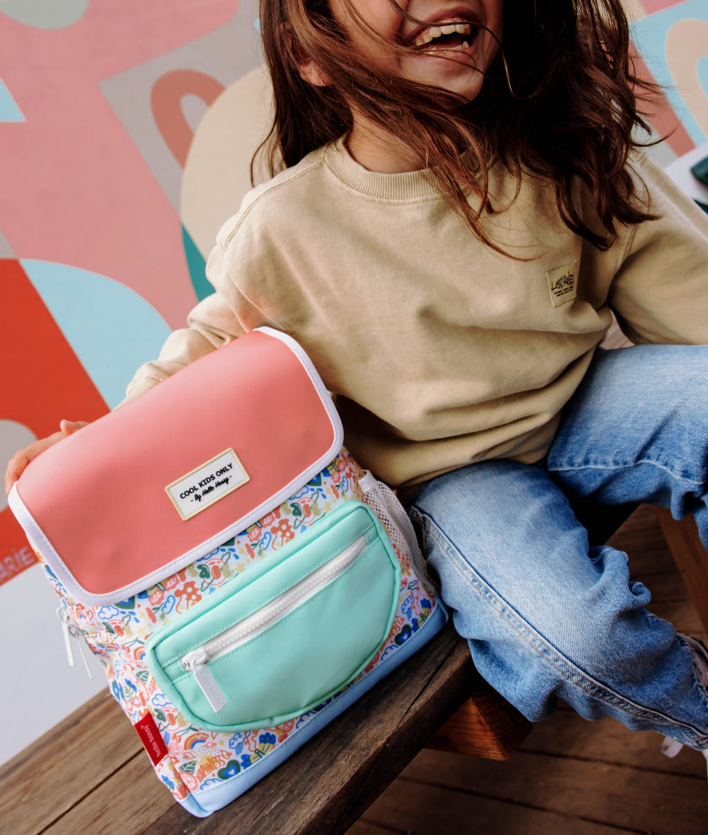 Mochila infantil branca e rosa com motivo de flores, bolso mint Hello Hossy