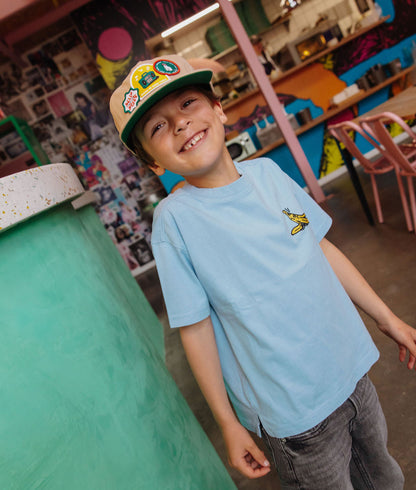 Boné infantil creme com patch de música, pala reta Hello Hossy