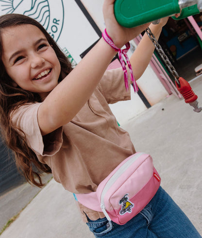 Bolsa de cintura infantil rosa bicolor com patch de mascote Hello Hossy