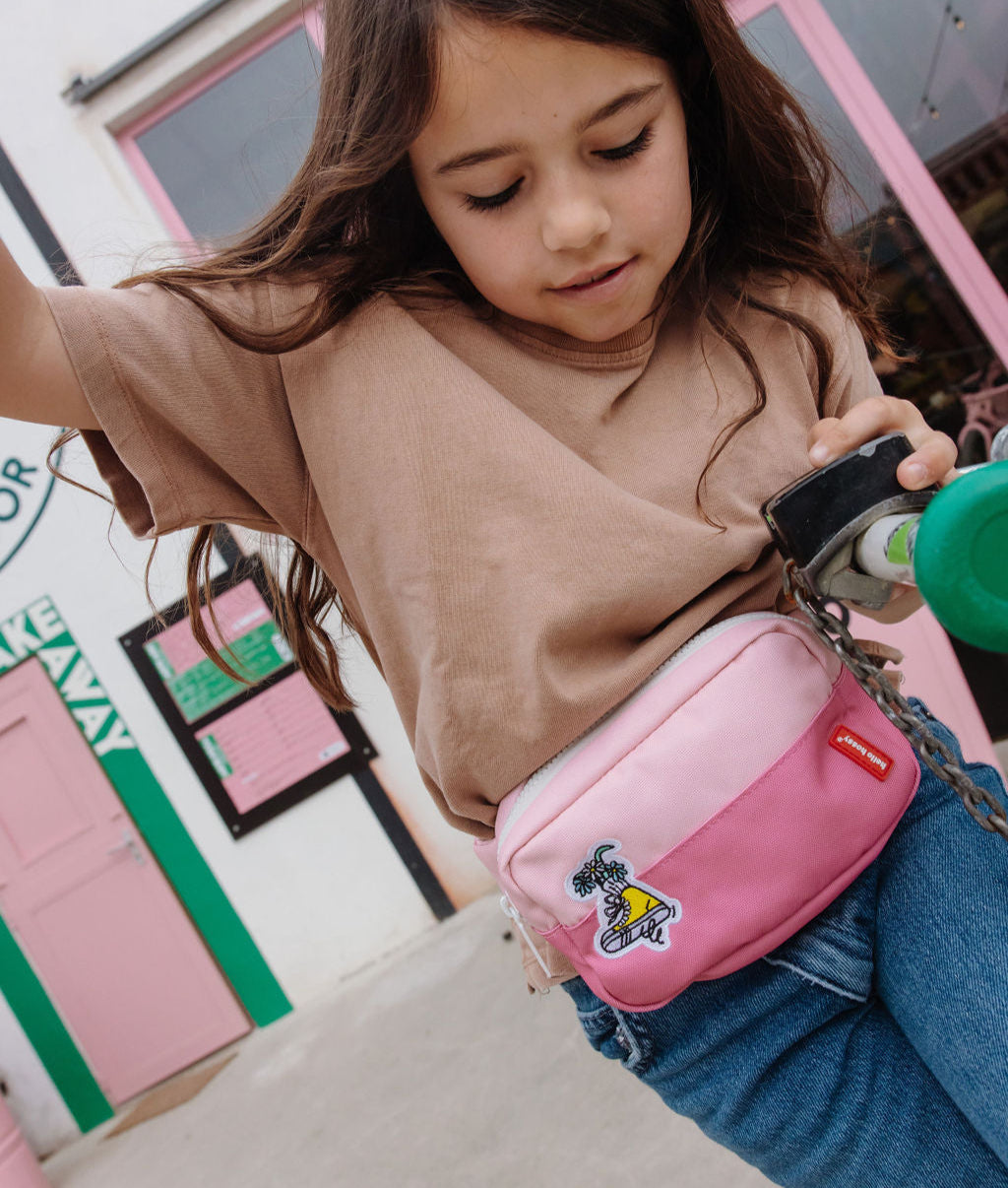 Bolsa de cintura infantil rosa bicolor com patch de mascote Hello Hossy