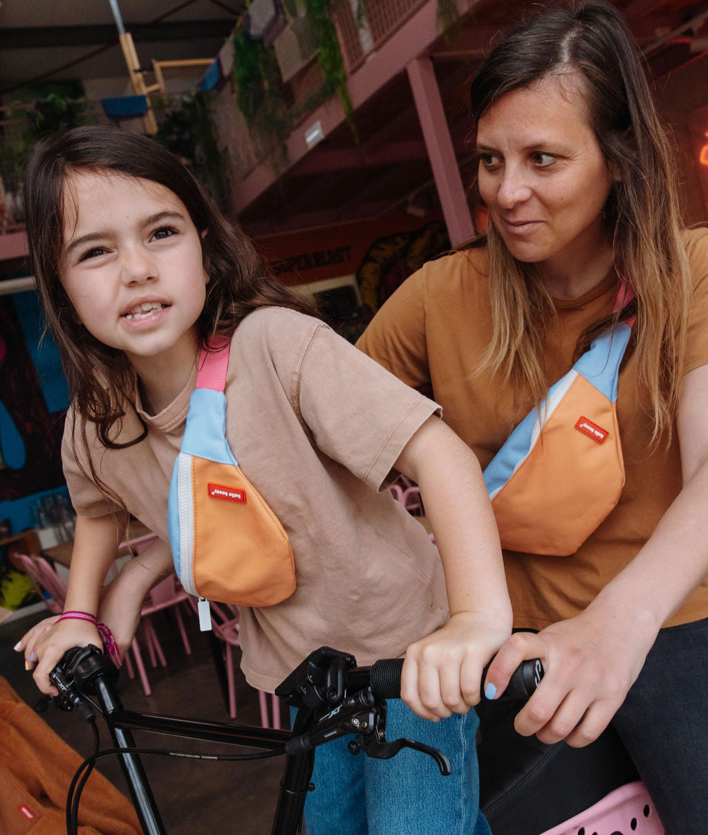 Bolsa de cintura infantil rosa, laranja e azul, alça rosa, duo mãe e criança Hello Hossy
