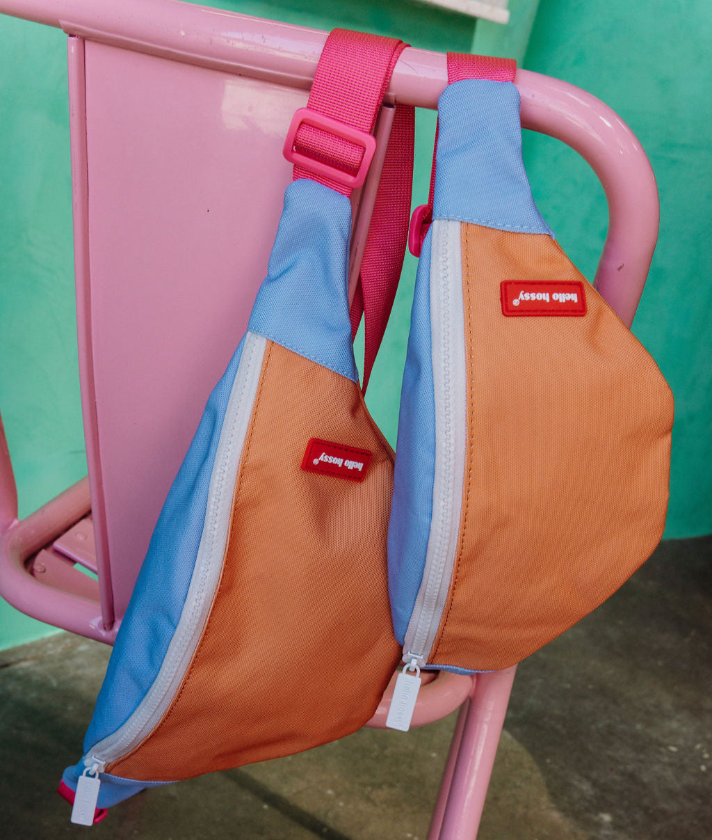 Bolsa de cintura infantil bicolor azul laranja fecho branco alça rosa Hello Hossy