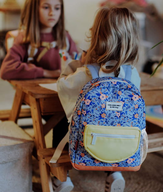 Mochila infantil azul com motivo de flores e bolso amarelo Hello Hossy