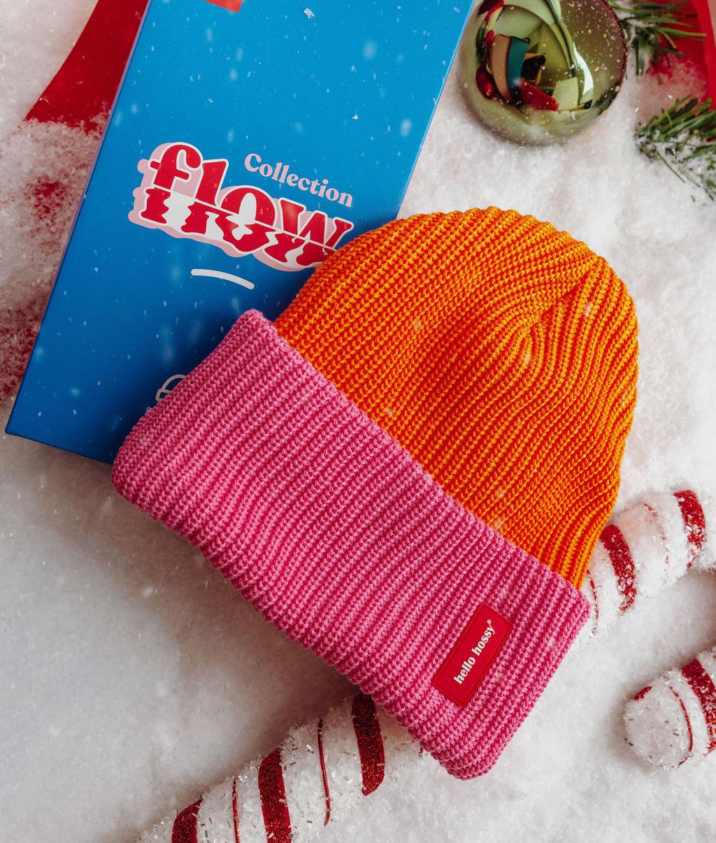 Gorro infantil laranja e rosa, rebordo dobrado com etiqueta cosida Hello Hossy
