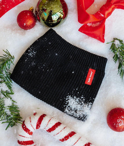 Snood infantil preto em malha canelada com etiqueta vermelha Hello Hossy