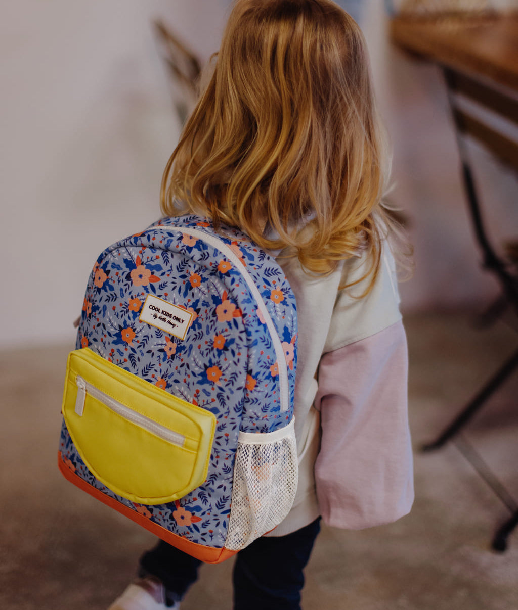Mochila infantil azul com motivo de flores e bolso amarelo Hello Hossy