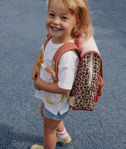 Mochila infantil bege com motivo leopard, laterais em couro Hello Hossy