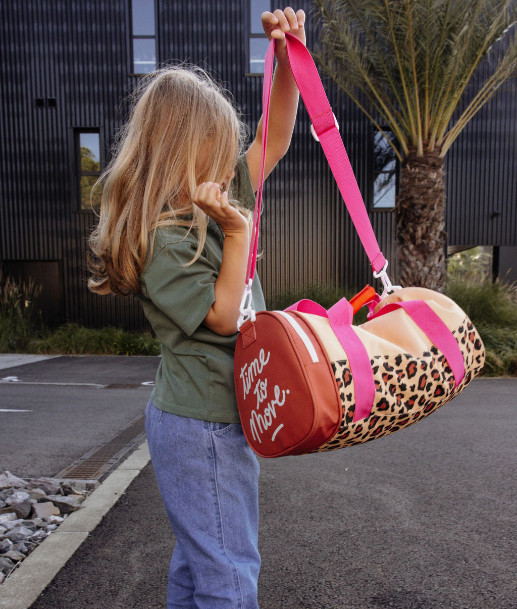Saco de desporto infantil bege com estampado leopard e alças rosas Hello Hossy