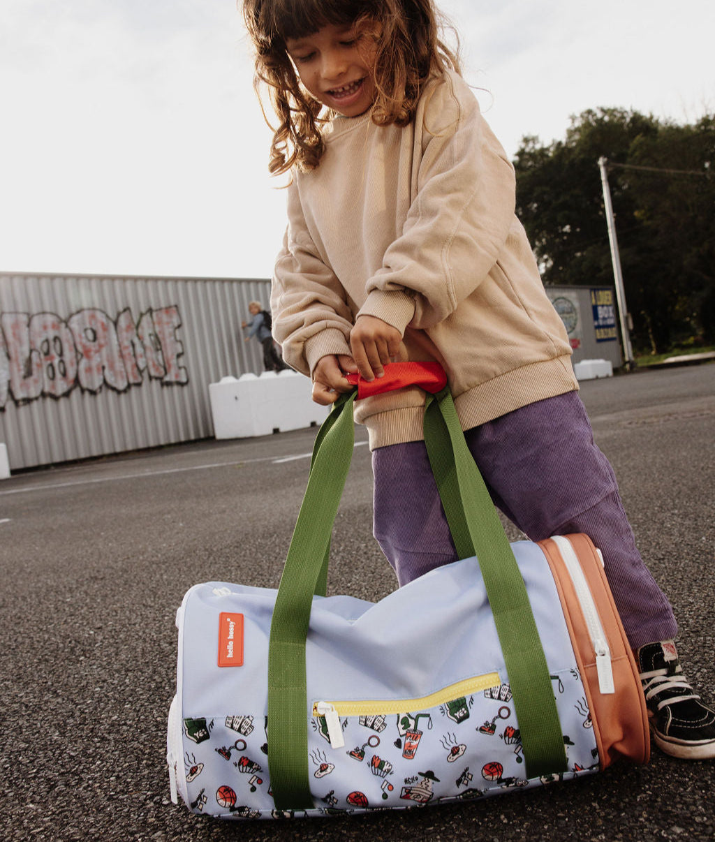 Saco de desporto infantil azul, padrão multicolorido, alças verdes Hello Hossy