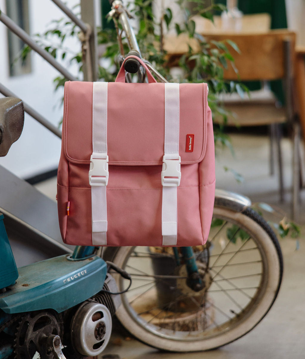 Mochila infantil rosa com alças brancas Hello Hossy
