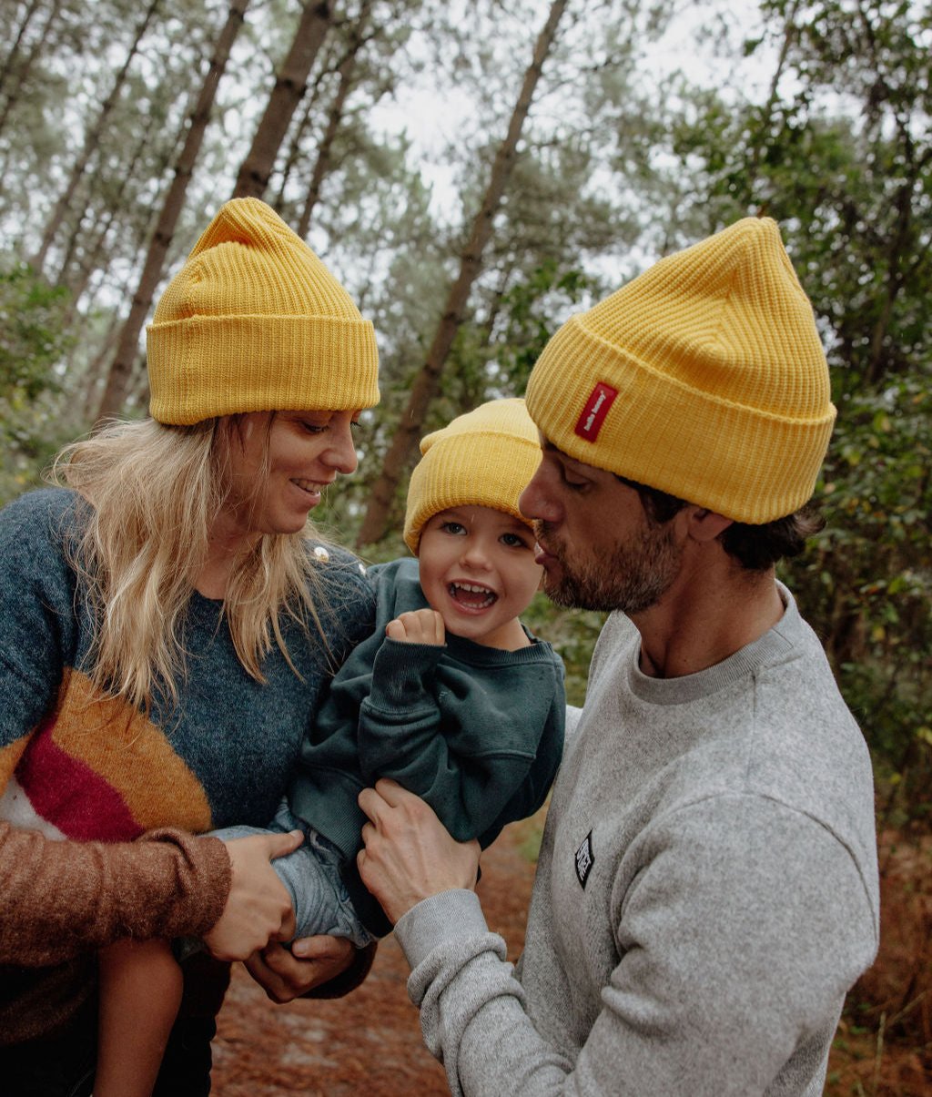Gorros amarelos a combinar para mãe, pai e criança Hello Hossy