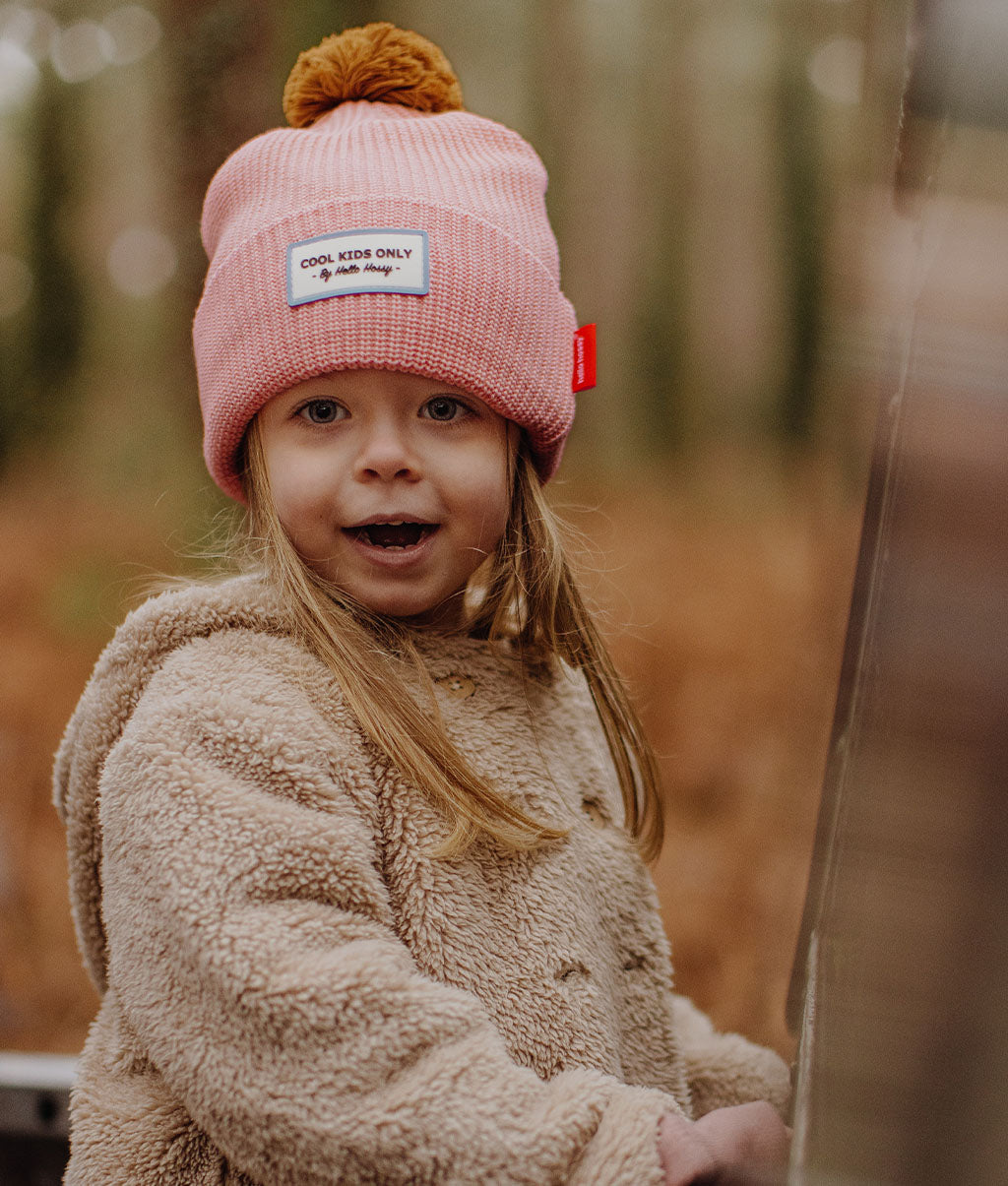 Gorro infantil rosa com pompom e bordado Cool Kids Only Hello Hossy