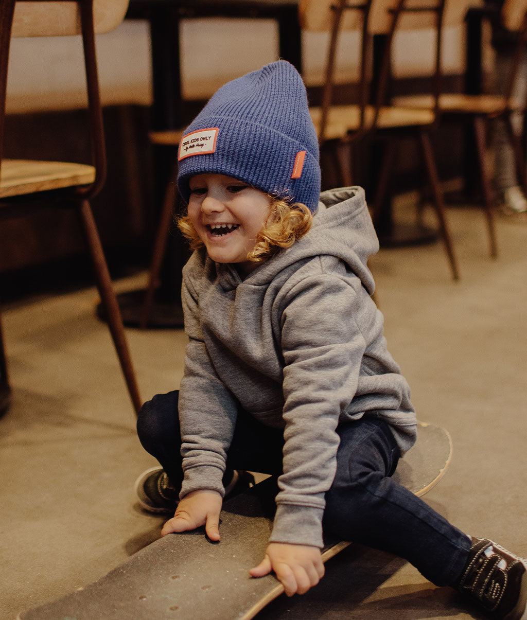 Gorro infantil azul tricotado com detalhe laranja Hello Hossy