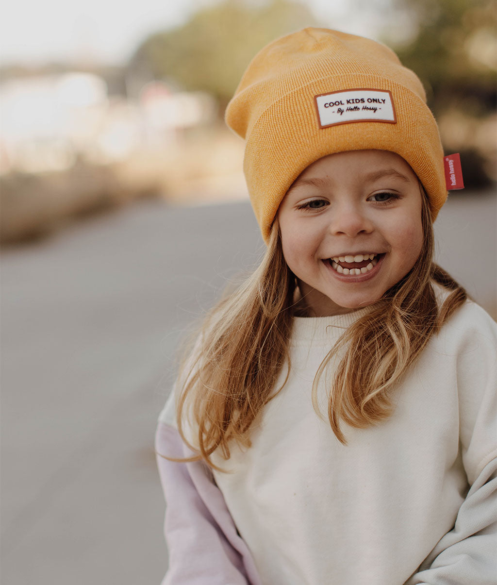 Gorro infantil amarelo chiné, etiqueta bordada Hello Hossy