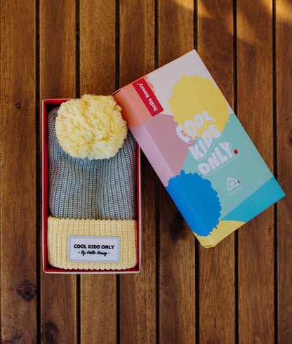 Gorro infantil verde e amarelo, pompom, interior polar Hello Hossy