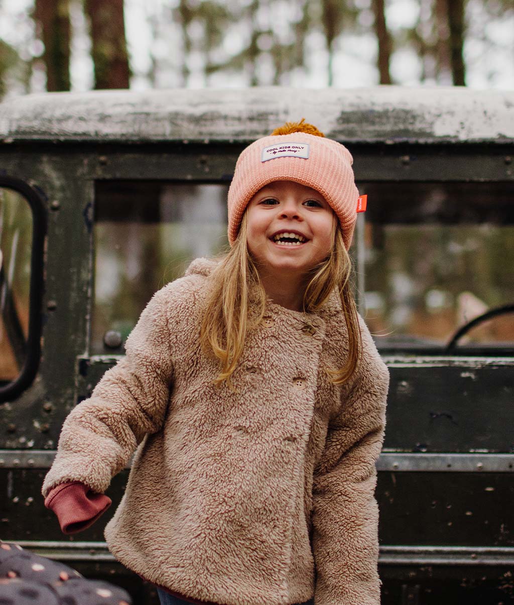 Gorro infantil rosa com pompom e bordado Hello Hossy