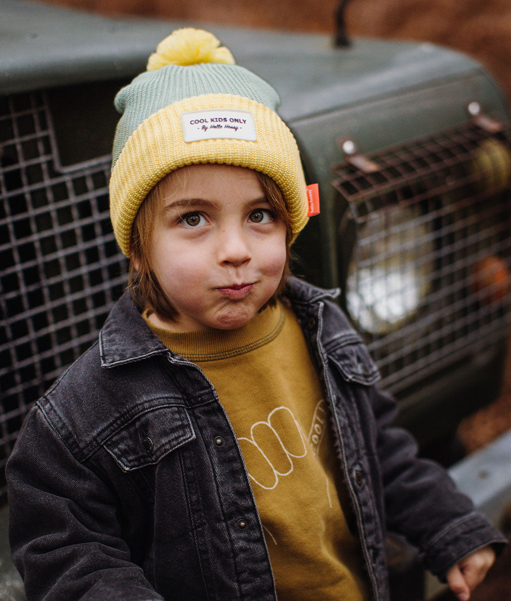 Gorro infantil verde e amarelo, pompom, interior polar Hello Hossy
