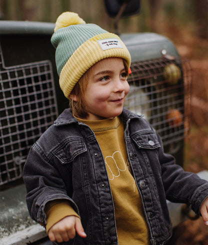 Gorro infantil verde e amarelo com pompom, bordado Cool Kids Only Hello Hossy