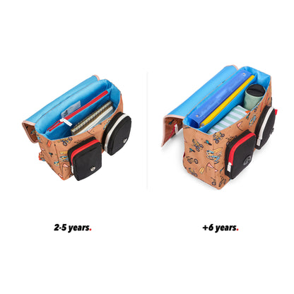 Mochila escolar para criança castanha, padrões de mascote e bicicleta, vista aberta, comparação de 2 tamanhos Hello Hossy