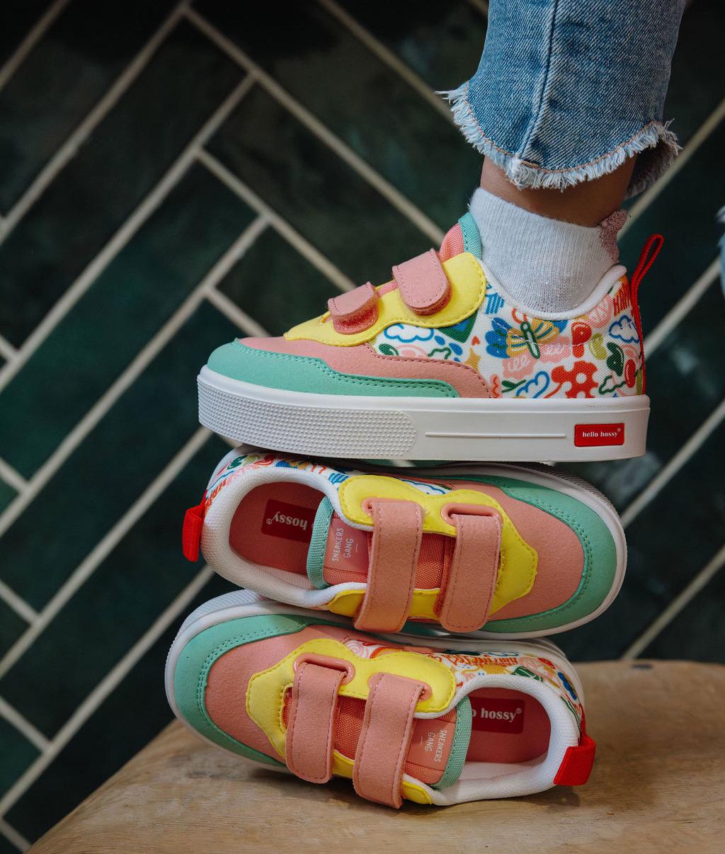 Sapatilhas para criança rosa, verde e amarelo, estampado de arte multicolor e fechos duplos de velcro Hello Hossy