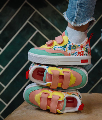 Sapatilhas para criança rosa, verde e amarelo, estampado de arte multicolor e fechos duplos de velcro Hello Hossy