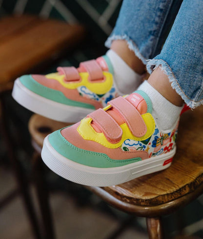 Sapatilhas infantis rosa, verde e amarelo com estampado de arte floral, fechos duplos de velcro Hello Hossy