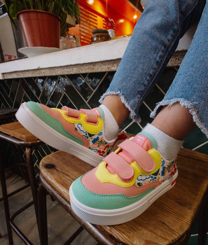 Sapatilhas infantis rosa e verdes, estampado arte flores, fechos duplos de velcro, Hello Hossy