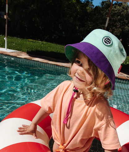 Chapéu bucket infantil verde e violeta com cordão ajustável, Hello Hossy