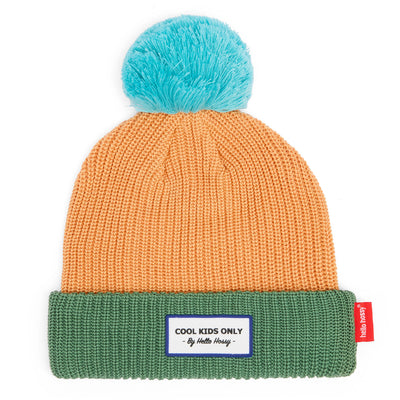 Gorro infantil Camel e verde, pompom azul, etiqueta bordada, Hello Hossy