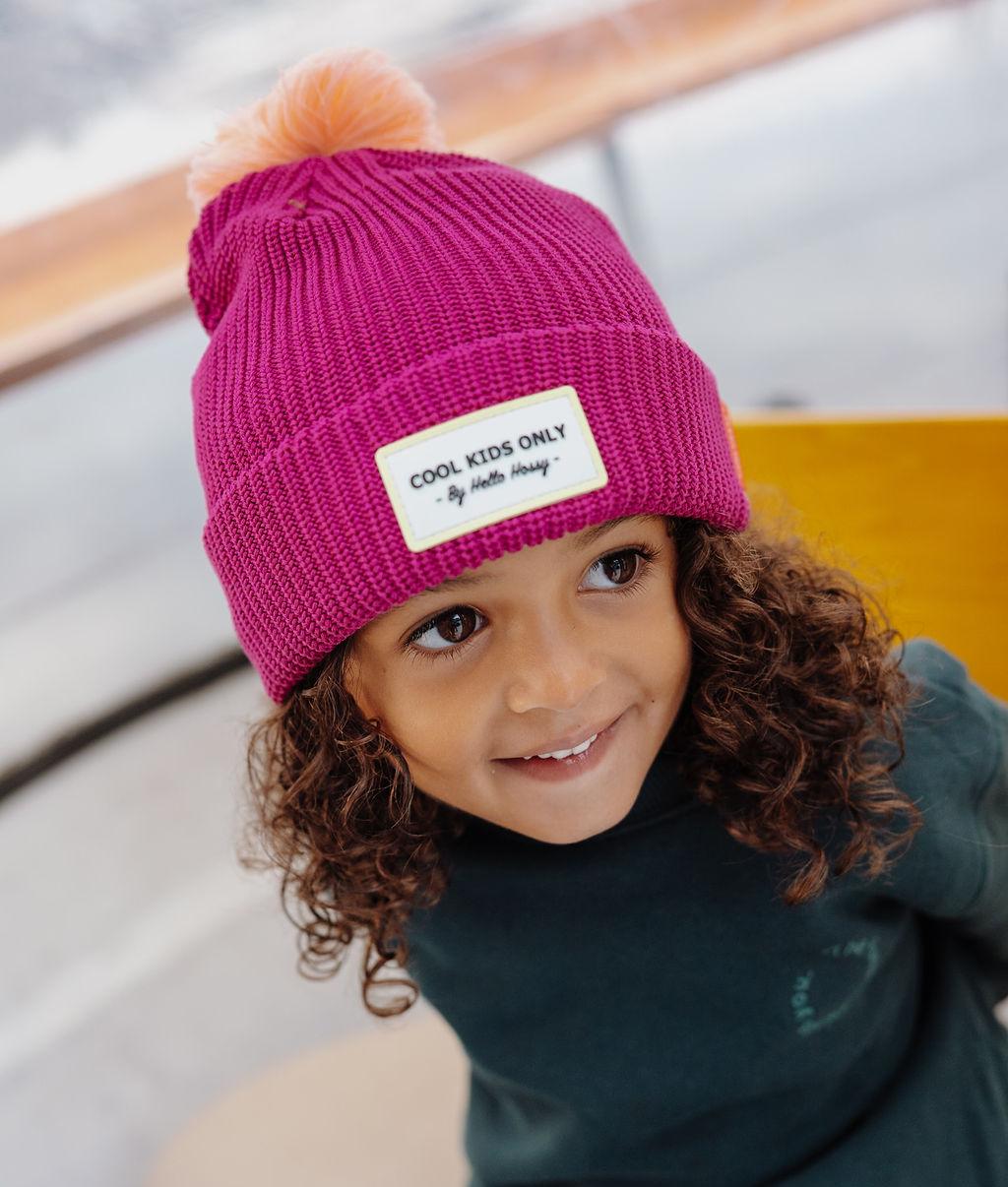 Gorro infantil violeta com pompom e etiqueta bordada Hello Hossy