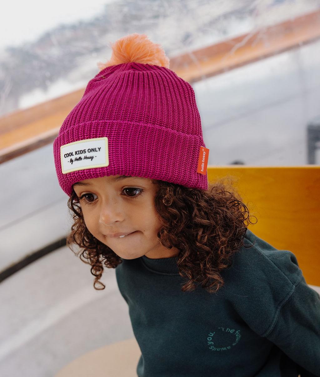 Gorro infantil violeta com pompom e etiqueta bordada Hello Hossy