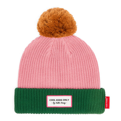 Gorro infantil rosa e verde com pompom castanho, etiqueta Cool Kids Hello Hossy
