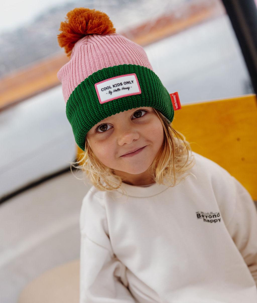 Gorro infantil rosa e verde com pompom, forro polar e bordado Cool Kids Hello Hossy