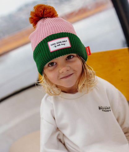 Gorro infantil rosa e verde com pompom, forro polar e bordado Cool Kids Hello Hossy