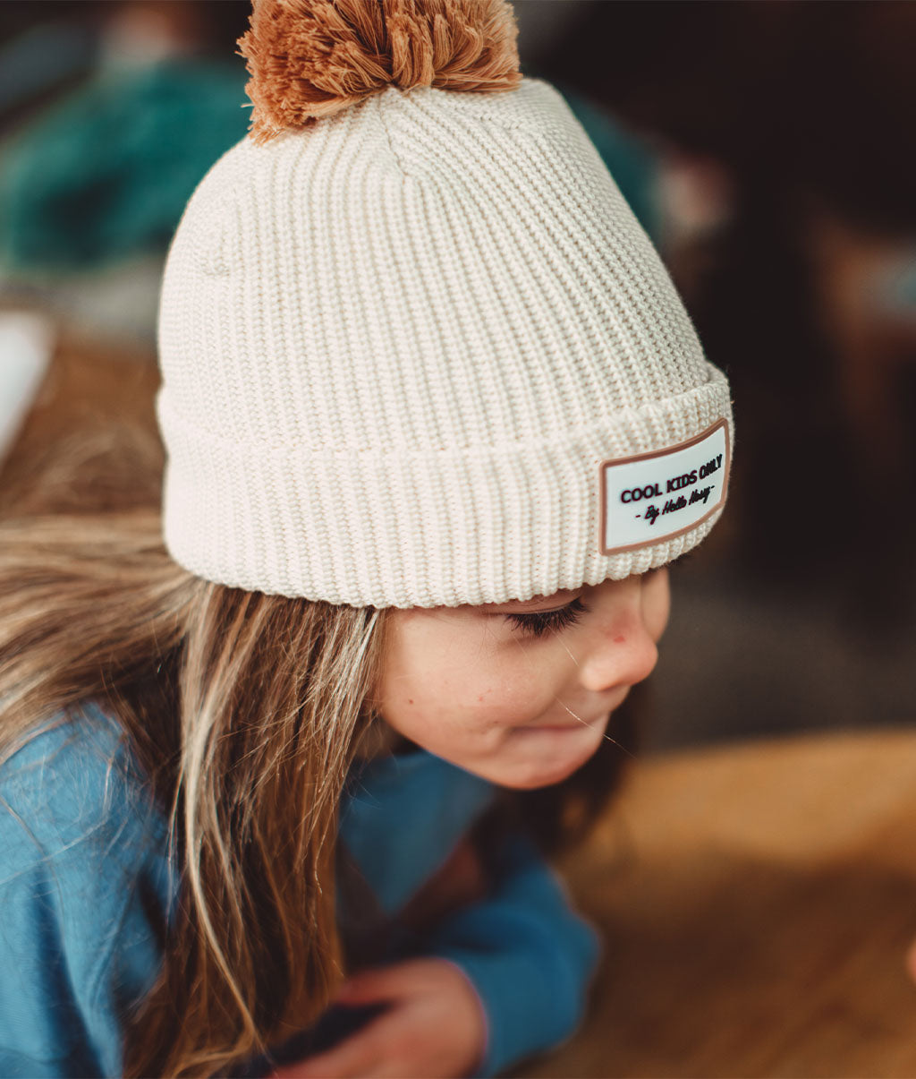 Gorro infantil Color Block Sandy, com pompom, forro polar, algodão orgânico, desde os 9 meses, Cool Kids Only!