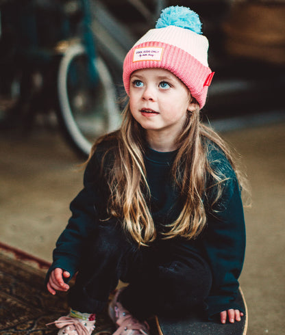 Gorro infantil Color Block Pink Ice, com pompom, forro polar, algodão orgânico, desde os 9 meses, Cool Kids Only!