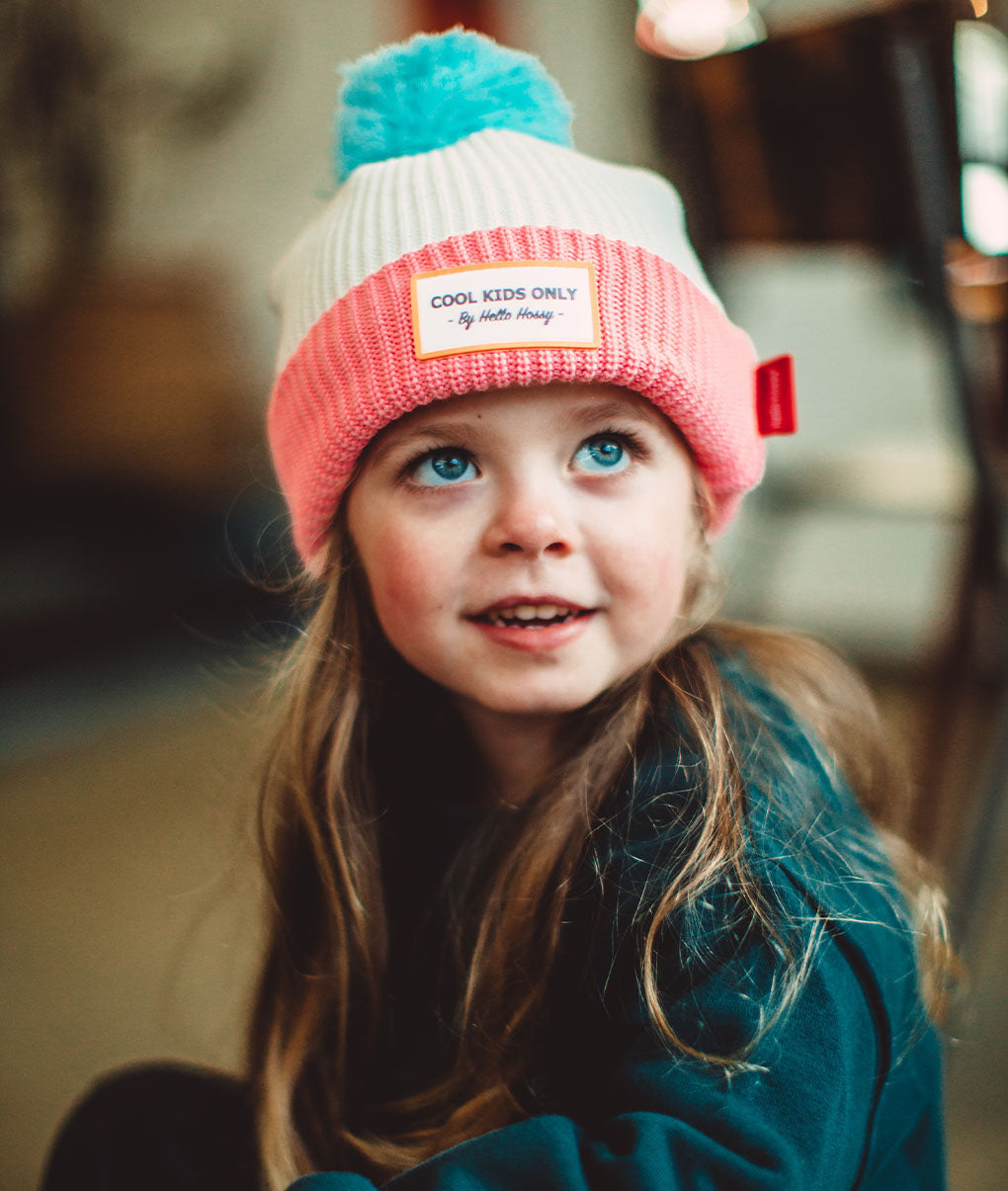 Gorro infantil Color Block Pink Ice, com pompom, forro polar, algodão orgânico, desde os 9 meses, Cool Kids Only!