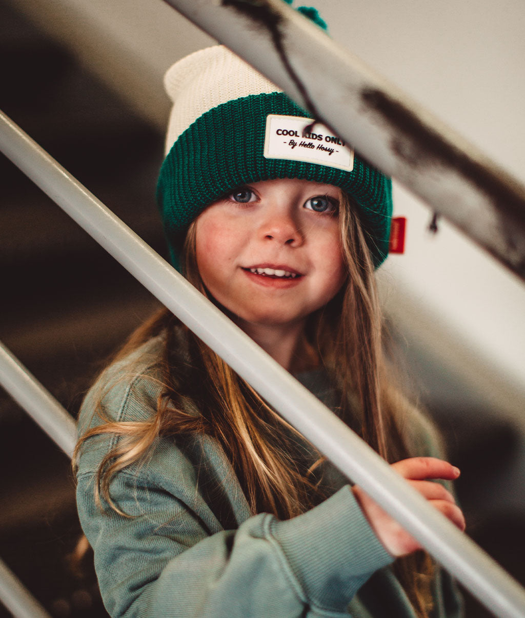 Gorro para crianças Color Block Hope, com pompom, forro polar, algodão orgânico, desde os 9 meses, Cool Kids Only !