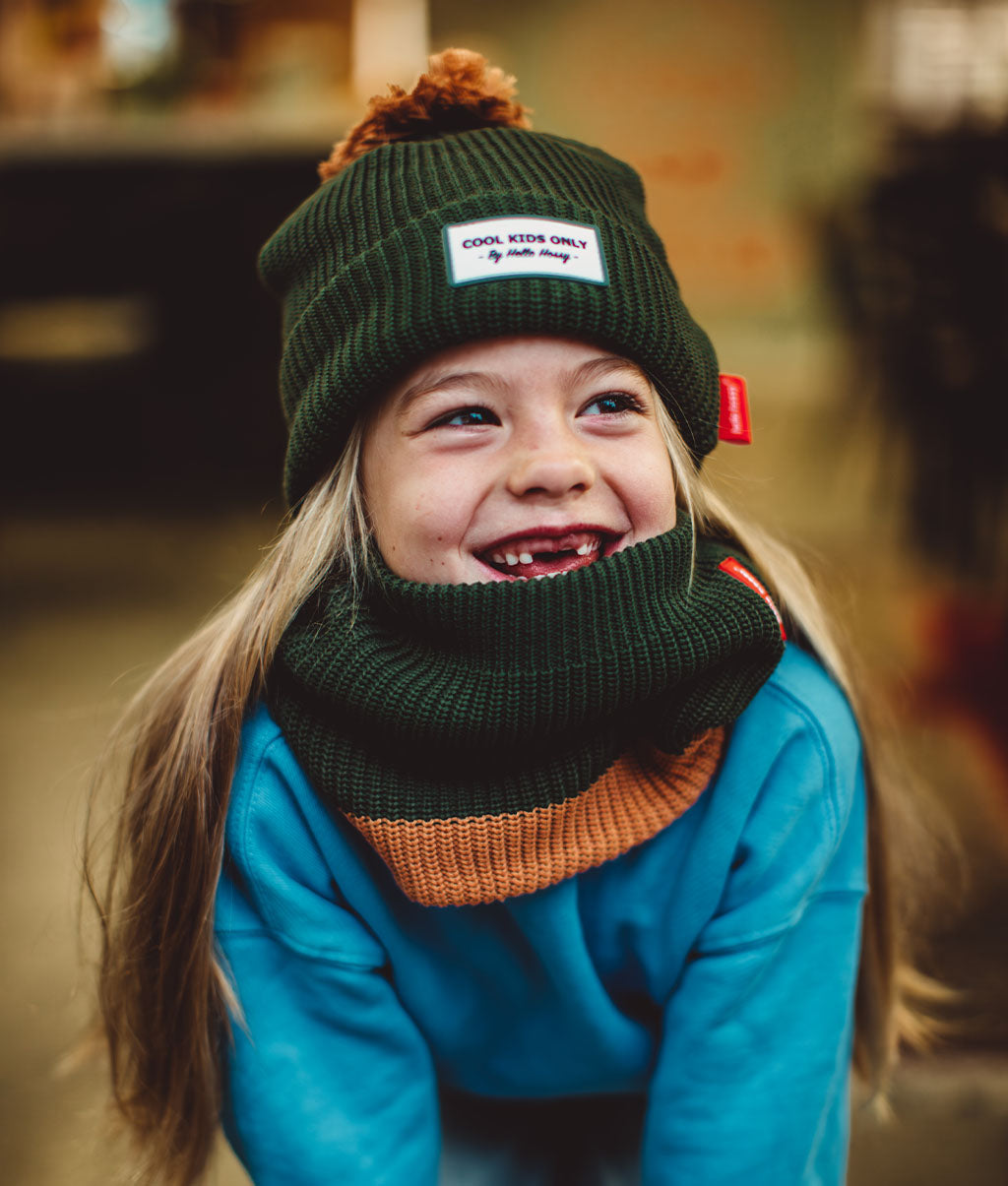 Gorro para crianças Color Block Forest, com pompom, forro polar, algodão orgânico, a partir dos 9 meses, Cool Kids Only!